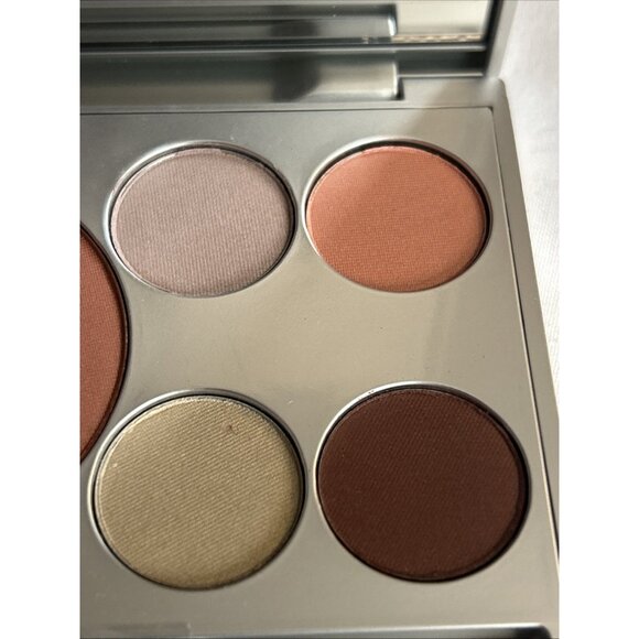 Models prefer Eight multi-faceted gemstone eye shadows & blush Pastel lite color - Picture 5 of 12